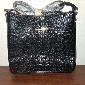 Elegant Black Crocodile-Embossed Women's Bag